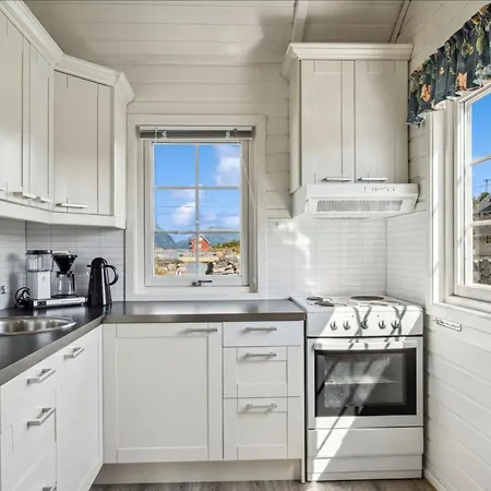 Ytterviks Rorbu Lofoten With Private Sauna 펜션 *