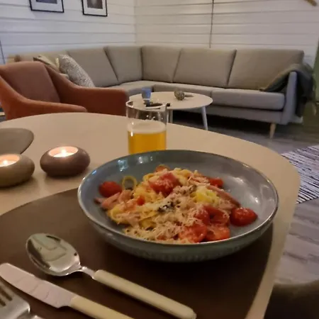 Дом отдыха Ytterviks Rorbu Lofoten Private Sauna & Free Elektric Carcharging